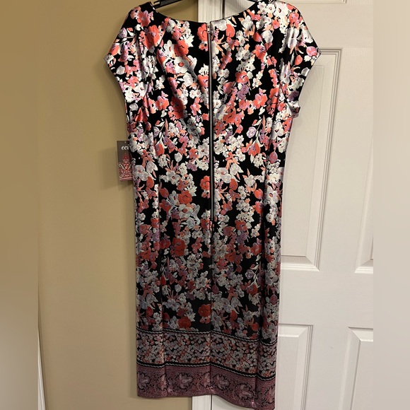 ECI New with Tags stunning body con dress. Black & metallic tone floral pattern - Picture 4 of 5